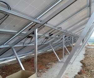 Instalación de placas solares en Chiprana.