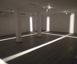 Iluminación de sala de exposiciones.